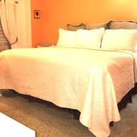 Adult Orange Room, hotel in Northport
