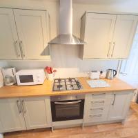 Bassett Flat with 2 Double Bedrooms and Superfast Wi-Fi, hotel in Sittingbourne