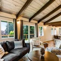 Tall Cedars Cabin By The Water, hotell i Eastsound