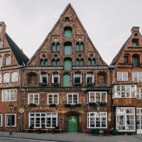 Hotel zum Heidkrug & Café Lil，呂訥堡Altstadt的飯店