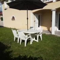 Studio indépendant 40m² avec jardin privé, hotell i Hauteville-Lompnes