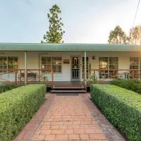 Birds 'n' Bloom Cottages, hotel a Yungaburra