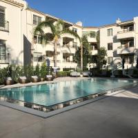 Perfect Apt near UCLA w Parking Gym Pool WIFI in Westwood B3, hotel di Westwood, Los Angeles