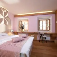 Škrabčeva domačija, Hotel in Ribnica
