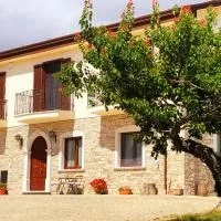 Agriturismo Casale Cerere، فندق في Lacedonia