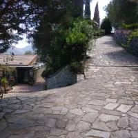 Appartamento Azalea, hotel en Montale