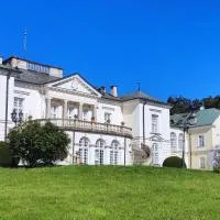 Pokoje Gościnne Pałac w Balicach Instytut Zootechniki PIB, hotelli kohteessa Balice