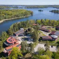 Stiftsgården Vårdnäs Hotell, viešbutis mieste Brokind