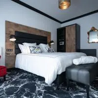 Hôtel du Barry Resort & Spa、Sauveterreのホテル