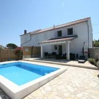 House Sakarun with swimming pool โรงแรมในเวลีราต