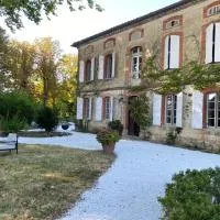 Les Terrisses - Chambres d'hôtes avec piscine、サン・フェリックス・ロラゲのホテル