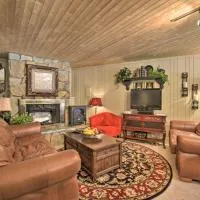 Walk to Ski & Trails: All-Season Angel Fire Escape, hotel in Angel Fire