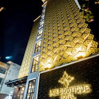 Lux Boutique Hotel, hotell i Nonthaburi