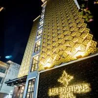 Lux Boutique Hotel, hotel a Nonthaburi