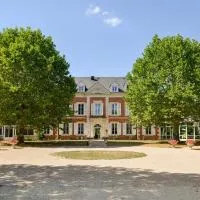Logis Domaine De Valaudran, hotel di Salbris