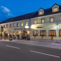 Hotel Bayrischer Löwe, hotel v destinácii Osterhofen