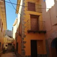 Casa Rural La Malena, hotel u gradu Azuara