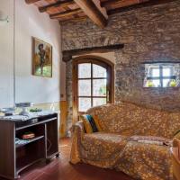 Relaxing Cottage in Convalle with Fenced Garden, hotel in Pescaglia