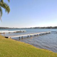 The Studio on the Lake @ Fishing Point, Lake Macquarie - honestly put the line in and catch fish, hotel in Fishing Point