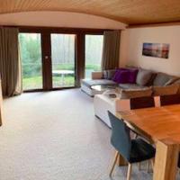 Cozy authentic private house with lake view, Hotel in Öhningen