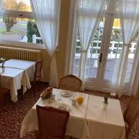 Les 3 rois by YY: Villers-Bocage şehrinde bir otel