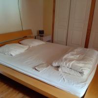 Chambre avec douche et toilettes, hotel in Castelnau-Montratier