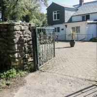 Sarah's Cottage, hotel in Camelford