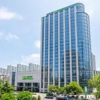 Holiday Inn Qingdao City Center by IHG, готель у місті Циндао