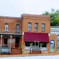 Iron Horse Hotel, hotel din Blackwater