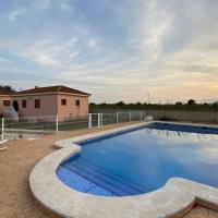 Villa Dolores, un chalet con piscina y barbacoa en la huerta del Segura.