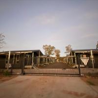 버크 Bourke Airport - BRK 근처 호텔 Sunshine Gardens Bourke Resort