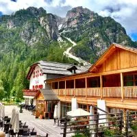 Alpin Natur Hotel Brückele, hotel en Braies
