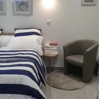 Dominicaine Sud, Studio meublé, Hotel in Amilly