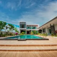 Lotus Lake View, Hotel in Ban Bua