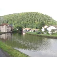 Gîte du canal, hotel u gradu 'Lutzelbourg'