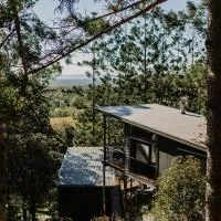 Rainforest Gardens - Luxury Hillside Accomodation with Views to Bay & Islands, hotel v mestu Mount Cotton