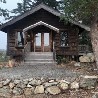 Little Refuge in town, hotel cerca de Aeropuerto de Orcas Island - ESD, Eastsound