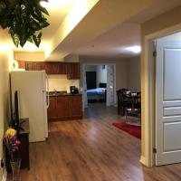 Spacious 2 Bedroom guest suite, hotel in Scarborough, Toronto