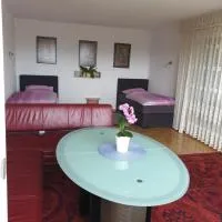 Home Helena، فندق في شفيرته