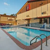 Red Roof Inn PLUS+ Huntsville, отель в городе Хантсвилл
