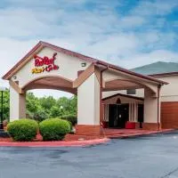 Red Roof Inn PLUS+ & Suites Opelika, hotel en Opelika