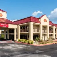Red Roof Inn & Suites Clinton, TN, hotel v destinaci Clinton