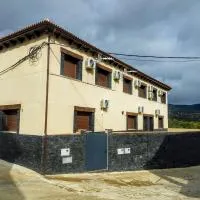 APARTAMENTOS LOS ÁLAMOS، فندق في Abadía