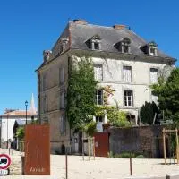 Le Voltaire, hotel em Airvault