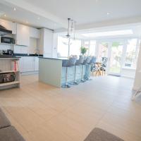 Modern 3 Bed House in Sidcup, Parking