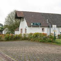 Beautiful and comfortable home in a hilly area with a spacious fenced garden, Hotel in Meisburg