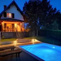 GreenHouse pool & spa, hotelli kohteessa Otruševec
