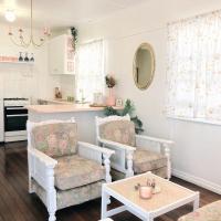Boutique vintage styled unit, metres from beach
