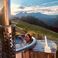 Boutique Chalet Panoramic Views Hot Tub