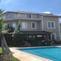 Charming Villa with Private Pool and Garden in Gebze, hotel in Gebze